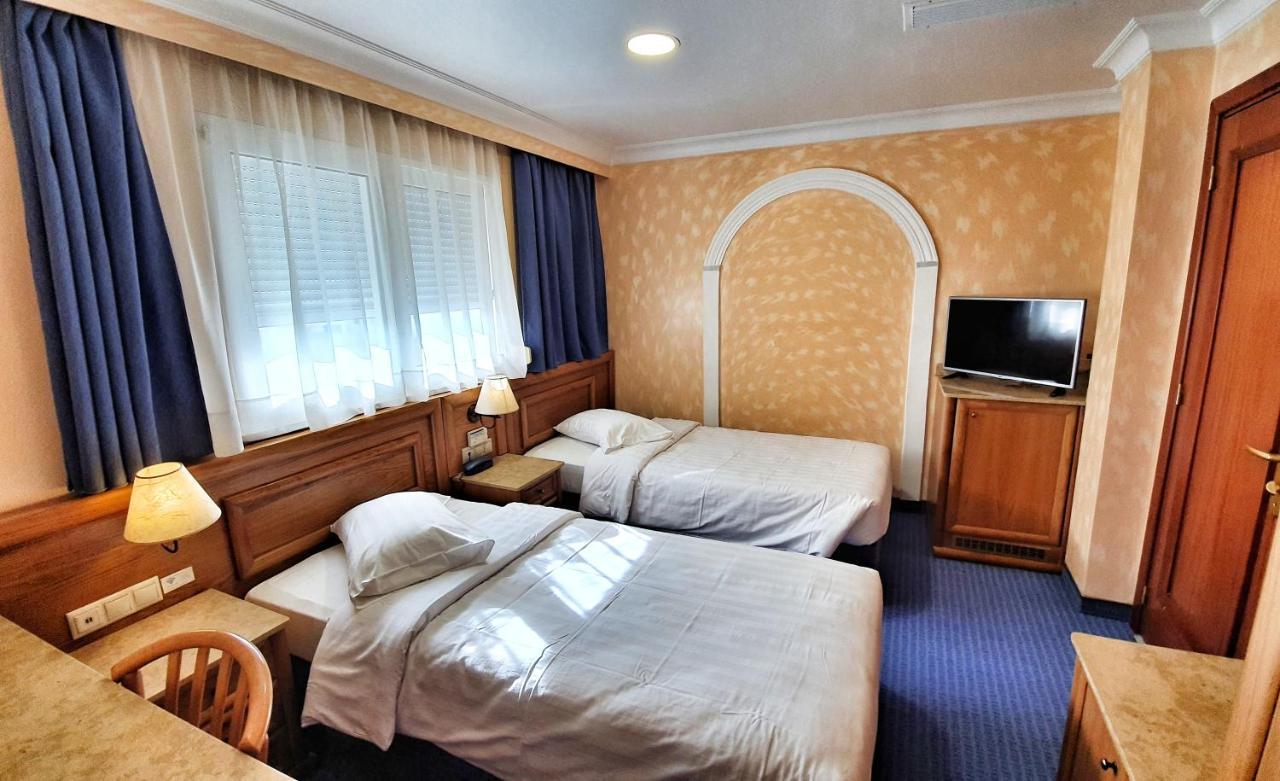 Noufara Hotel Piraeus Exterior photo