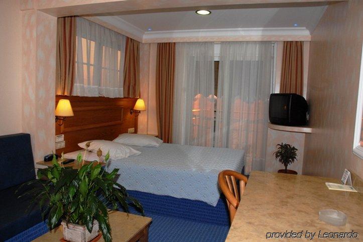 Noufara Hotel Piraeus Exterior photo