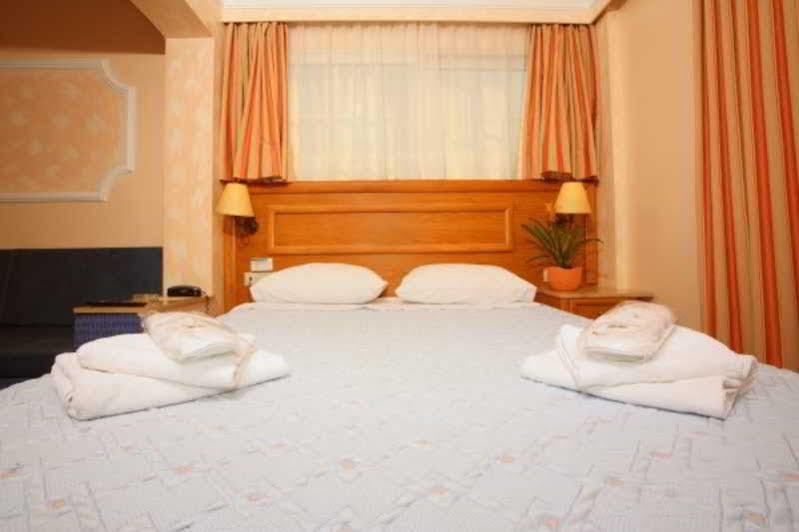 Noufara Hotel Piraeus Exterior photo
